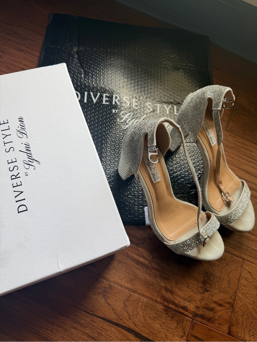Diverse Style Rhinestone heel - Picture 3 of 4